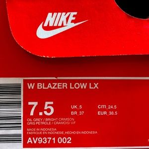 Nike 7.5 women’s Blazer Low LX